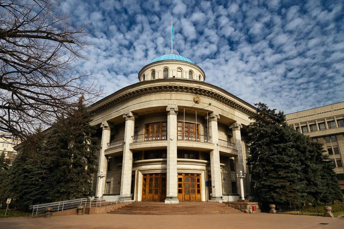 Apartment Nadezhda At Zheltoskan 77/79 阿拉木图 外观 照片